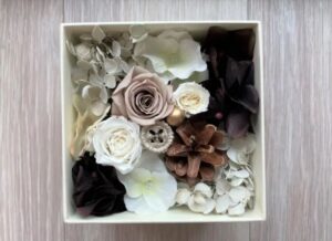 バレンタインやホワイトデーに最適!ビター&ホワイトチョコのプリザーブドフラワー